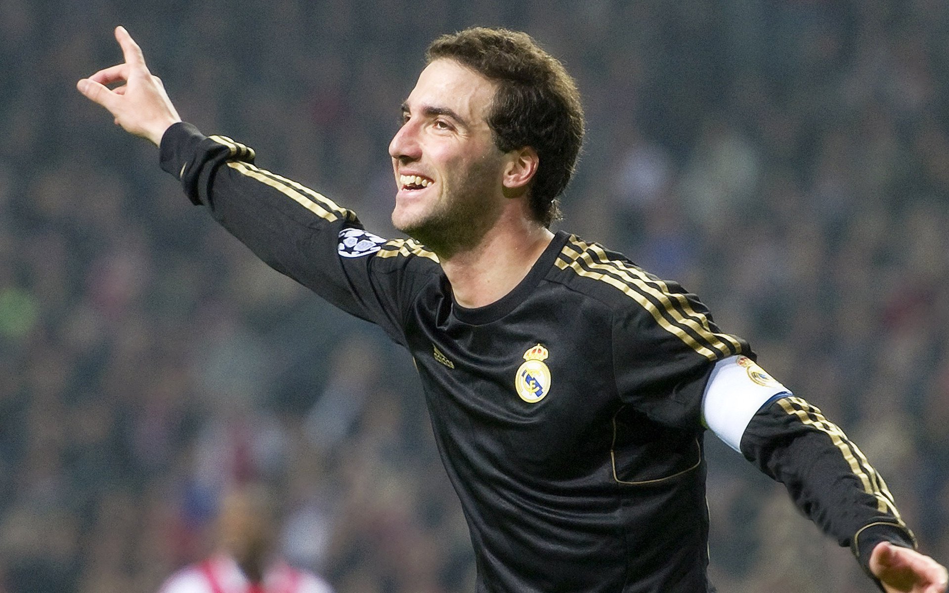 电竞赛场焦点！阿根廷队对阵法国队，强强对话引爆全球球迷关注